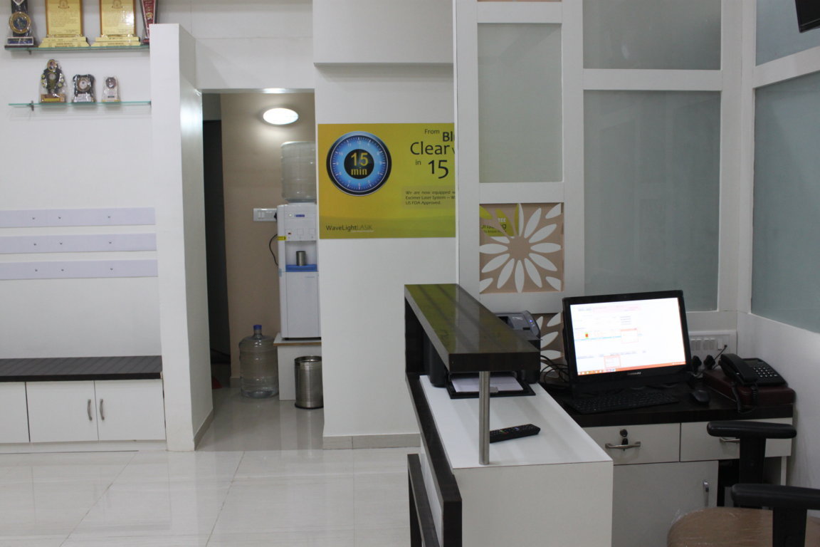 Hospitality node at Insight Institute with a billing terminal, patient water dispenser and the WaveLight LASIK 15-minute pledge poster